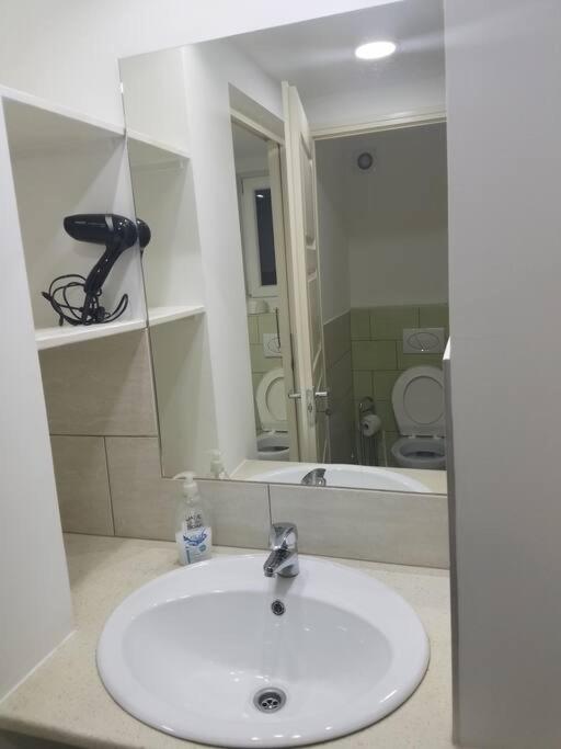 Big Cozy - Skyfall Apartment 3 Bdrm 6 Beds 1&Half Baths Budapest Exterior photo