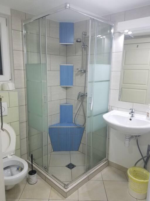 Big Cozy - Skyfall Apartment 3 Bdrm 6 Beds 1&Half Baths Budapest Exterior photo