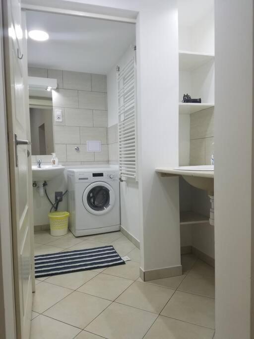 Big Cozy - Skyfall Apartment 3 Bdrm 6 Beds 1&Half Baths Budapest Exterior photo